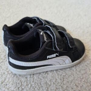 Puma Kids Size 8C Black and White Sneakers